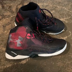 Curry 2.5 Black and Red. Like New